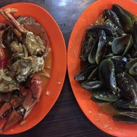 Photo taken at Indah Seafood 21 - Gunung Sahari by Gepe on 12/5/2015