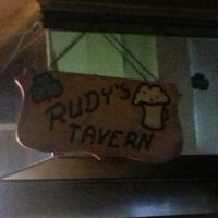 Foto tirada no(a) Rudy&amp;#39;s Tavern por Elisa C. em 6/21/2013