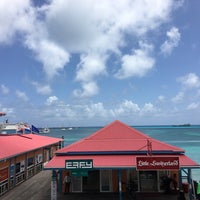 Foto tomada en Hard Rock Cafe St. Maarten  por Duygu A. el 5/21/2016