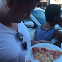 8/31/2015 tarihinde Piston H.ziyaretçi tarafından Manhattan Pizzeria'de çekilen fotoğraf