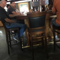 Das Foto wurde bei Suspenders Restaurant &amp; Pub von Piston H. am 8/13/2017 aufgenommen