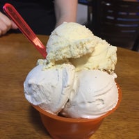 10/4/2016 tarihinde Liz D.ziyaretçi tarafından Doc’s Artisan Ice Creams'de çekilen fotoğraf