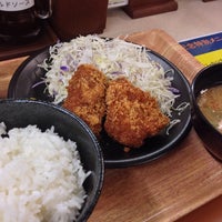 Photo taken at 神戸 らんぷ亭 渋谷並木橋店 by Joseph O. on 5/9/2014
