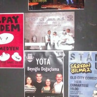 Foto scattata a Old City Comedy Club da Gymnn G. il 12/28/2012