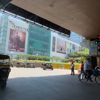 รูปภาพถ่ายที่ Oberoi Mall โดย Chris Kato เมื่อ 4/17/2019