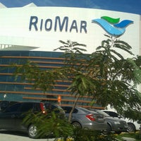 Foto tirada no(a) Shopping RioMar por Andrea L. em 6/23/2013