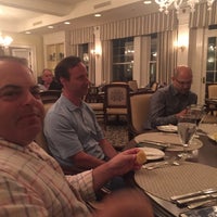 Foto tirada no(a) The Carolina Dining Room at Pinehurst Resort por Mike K. em 5/3/2016