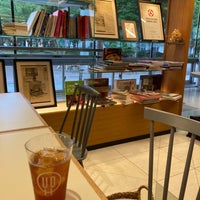 Photo taken at THE UNIVERSITY DINING by まじこ on 7/14/2023