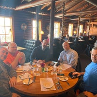 Foto diambil di Karl&amp;#39;s Cabin Restaurant &amp;amp; Banquets in Plymouth oleh Matt B. pada 2/19/2022