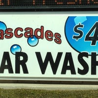 Das Foto wurde bei Cascades Car Wash von Kristin G. am 11/13/2011 aufgenommen