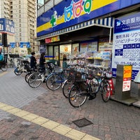 Photo taken at どらっぐぱぱす 千石駅前店 by KAZUMASA ド. on 10/28/2021
