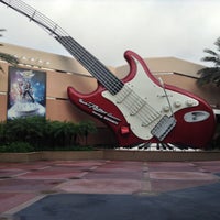 Photo taken at Rock &amp;#39;N&amp;#39; Roller Coaster Starring Aerosmith by Sarah B. on 5/3/2013