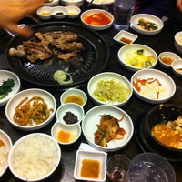 Foto diambil di Tozi Korean B.B.Q. Restaurant oleh Karin pada 2/13/2013
