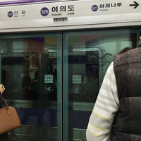 Photo taken at Yeouido Stn. by Byungsoo Jung on 11/16/2015