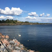 Photo taken at Ravintola Uunisaari by Sabine R. on 6/27/2019