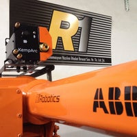 รูปภาพถ่ายที่ R1 Robotics โดย E. K. เมื่อ 12/12/2014