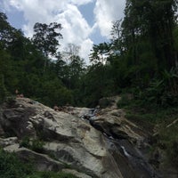 Photo taken at Moh Pang Waterfall by Kee Kee on 5/20/2017