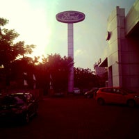 Photo taken at Ford Jakarta Selatan by andhika on 9/29/2012