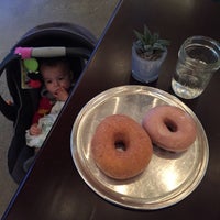 1/27/2017에 Kristi K.님이 D&amp;#39;arts Donuts에서 찍은 사진