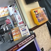 Photo taken at Burger King by Medğiç on 4/30/2019