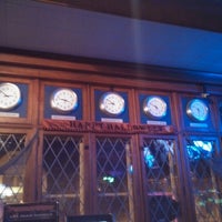 Photo prise au On The Clock Bar &amp; Grill par Justin B. le10/22/2012