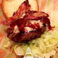 Foto scattata a Hook Burger Bistro da Gelato B. il 2/25/2017