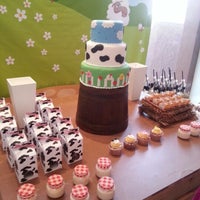 Photo taken at Nika Linden Cakes and Sweets by Fernanda P. on 9/16/2012