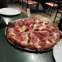 Round Table Pizza Pizza Place In Oakland