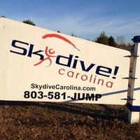 Foto tirada no(a) Skydive Carolina por David em 11/9/2013
