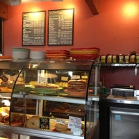 Foto diambil di K&amp;amp;F Clinton Street Coffeehouse oleh Eden pada 10/24/2012