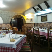 รูปภาพถ่ายที่ Mesón Restaurante  El Segoviano โดย Rodrigo A. เมื่อ 12/9/2012