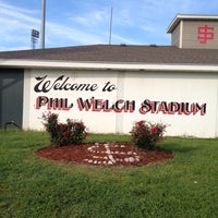 Foto tomada en Phil Welch Stadium  por Carol-Le el 5/31/2014