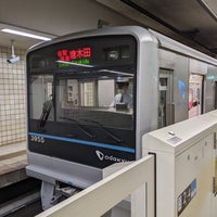 Photo taken at Odakyu Platforms 8-9 by Leon Tsunehiro Yu-Tsu T. on 2/12/2023