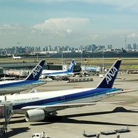 Photo taken at FLIGHT DECK TOKYO by Leon Tsunehiro Yu-Tsu T. on 8/2/2023