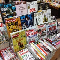 Photo taken at 紀伊國屋書店 渋谷店 by Leon Tsunehiro Yu-Tsu T. on 10/25/2012