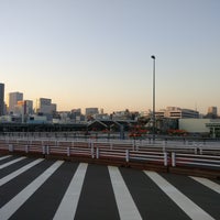 Photo taken at Tsukiji Market by Leon Tsunehiro Yu-Tsu T. on 5/25/2019