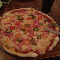 11/13/2012 tarihinde Aleksi R.ziyaretçi tarafından Pizzeria Ruka'de çekilen fotoğraf