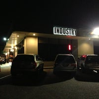 รูปภาพถ่ายที่ Industry Night Club โดย Eric เมื่อ 12/8/2012