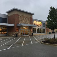 Photo taken at Mariano&amp;#39;s Fresh Market by Rich S. on 11/2/2017