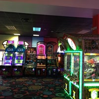 รูปภาพถ่ายที่ Round 1 Arcade โดย Rich S. เมื่อ 8/26/2017
