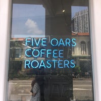 Foto diambil di Five Oars Coffee Roasters oleh cyrandy pada 9/14/2018