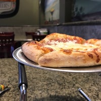 รูปภาพถ่ายที่ First Class Pizza โดย Nate เมื่อ 2/14/2017