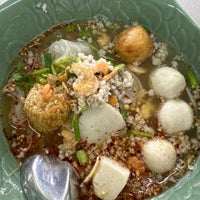 Photo taken at Nai Ngieb Fish Ball Noodle by Jay S. on 3/16/2023