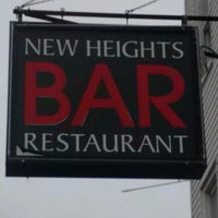 Foto tirada no(a) New Heights Lounge por D B. em 10/24/2012