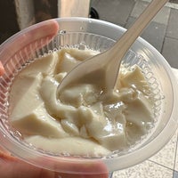 Photo taken at Funny Mountain Tau Fu Fah (奇峰豆腐花) by hiryati s. on 12/31/2023