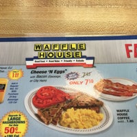 Photo taken at Waffle House by Quenton G. on 11/12/2017