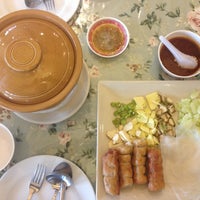 Photo taken at VT แหนมเนือง by NOINAE on 5/18/2013