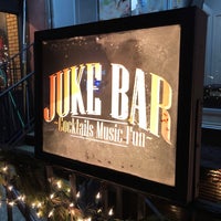 Foto tirada no(a) Juke Bar por Heidi C. em 12/16/2018