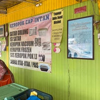 Photo taken at Keropok Cap Intan by Saiful Nizam D. on 1/14/2021