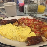 Foto tomada en Vegas Diner &amp;amp; Restaurant  por Chris G. el 6/18/2016